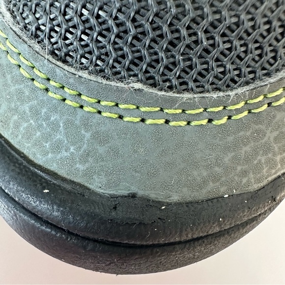 Oshkosh B’gosh toddler sneakers size 6M - Picture 4 of 8